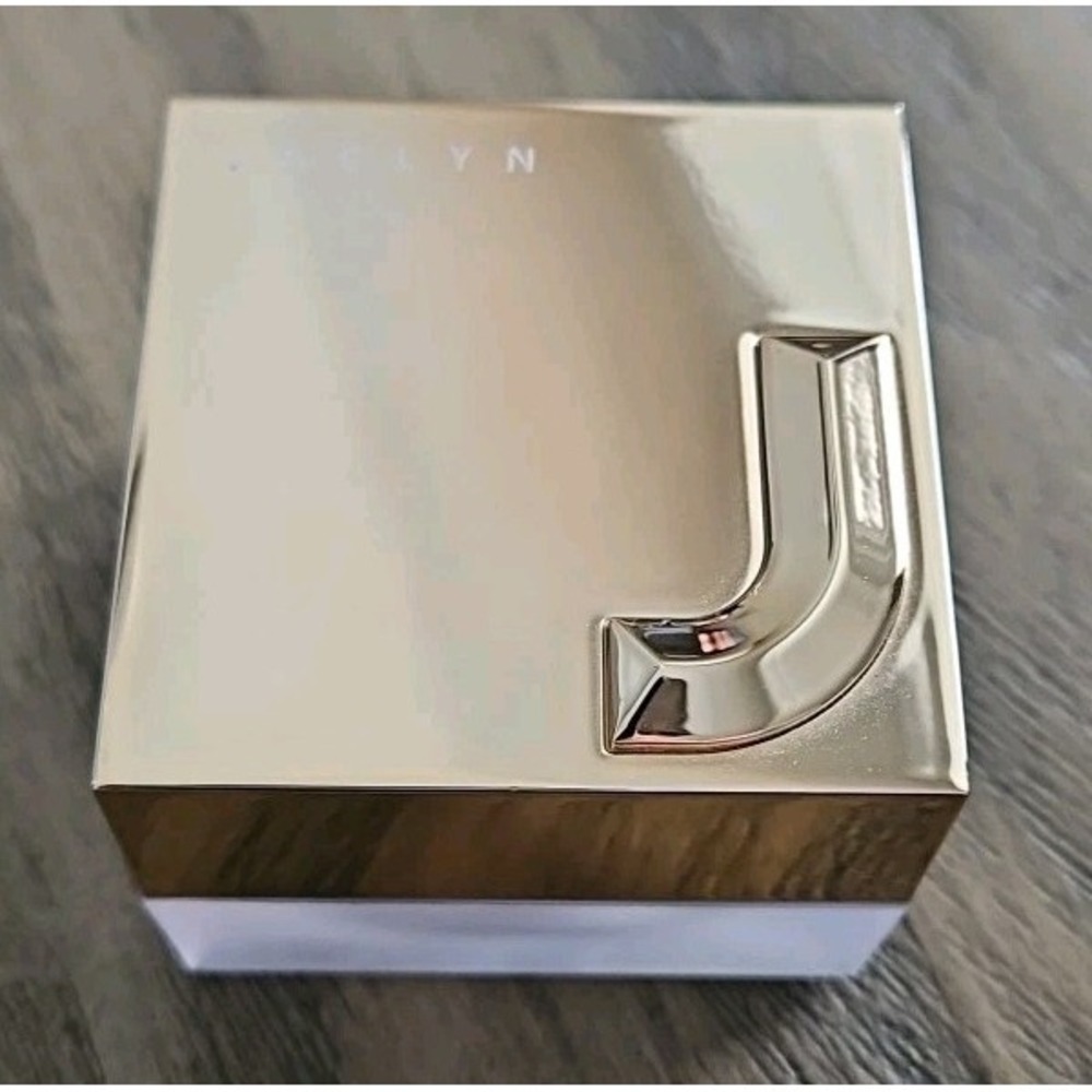 Jaclyn Cosmetics Mood Light Luminous Highlighting Dewy Powder in Dew Me